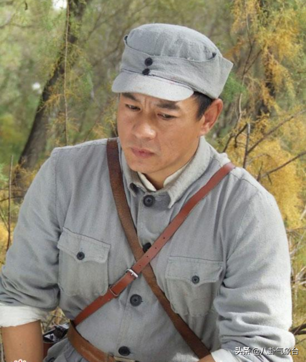 演員周浩東，27歲上北電，養父是他前行路上最大的支援