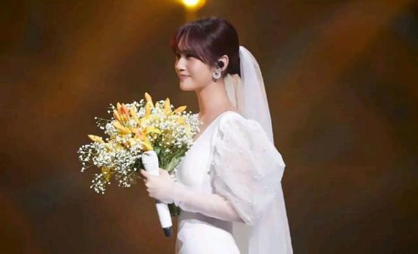 那英問張碧晨:《閃光樂隊》踢館會邀請哪些嘉賓?楊丞琳回答顯情商