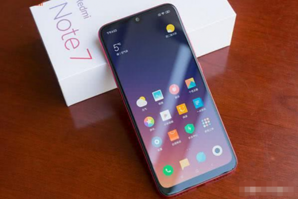 曾經能和紅米PK的魅藍手機重新迴歸，但叫青年良品就有點不合適了