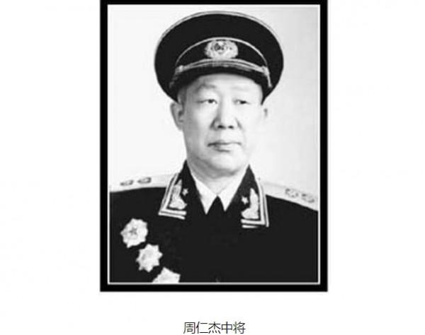 紅六軍團的慘敗，戰士擠在山澗遭遇機槍掃射，倒下計程車兵層層疊疊