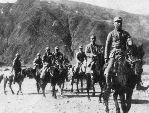 指揮飛奪瀘定橋的英雄,被人誣衊為逃兵,親生女兒50年後才獲知 指揮飛奪瀘定橋的英雄,被人誣衊為逃兵,親生女兒50年後才獲知