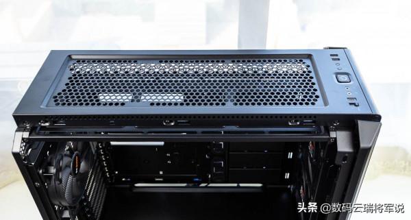 全模組化設計的靜音側透機箱——SILENT BASE 802 機箱黑色版輕體驗 全模組化設計的靜音側透機箱——SILENT BASE 802 機箱黑色版輕體驗