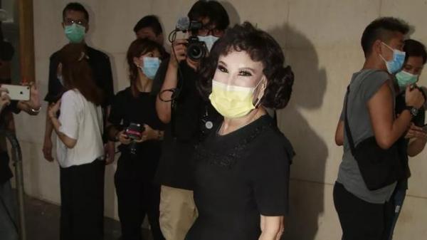 娛樂圈這8位女星被整容毀掉，有人臉僵如石，有的“堪比換頭”