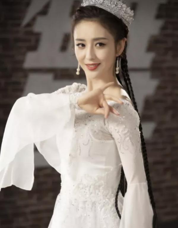 女神佟麗婭的隱忍人生，和她生命中愛過的一個重要男人