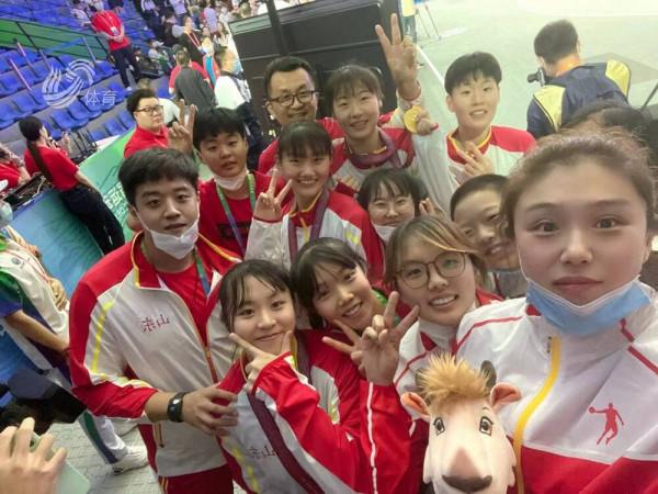 山東U19三人女籃斬獲全運會冠軍 教練欒明傑賽後有個小期待 山東U19三人女籃斬獲全運會冠軍 教練欒明傑賽後有個小期待