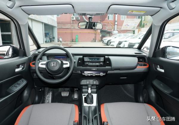 豐田YARiS L 致炫對比本田飛度，誰才是年輕人的首臺座駕？