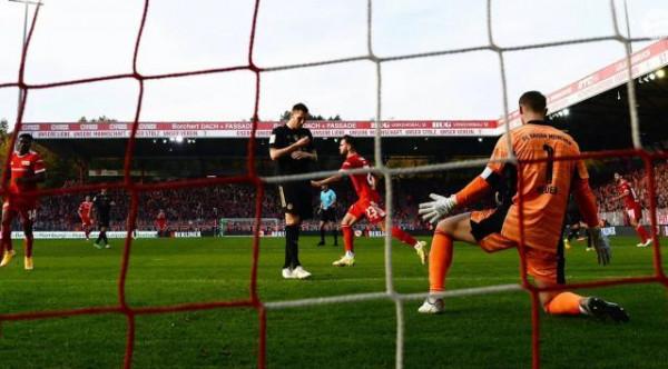 拜仁以5還5！3球開局出奇輕鬆，中途卻忙壞了諾伊爾