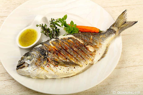 晚上吃的 13 種最佳食物（來自健康教練的建議）