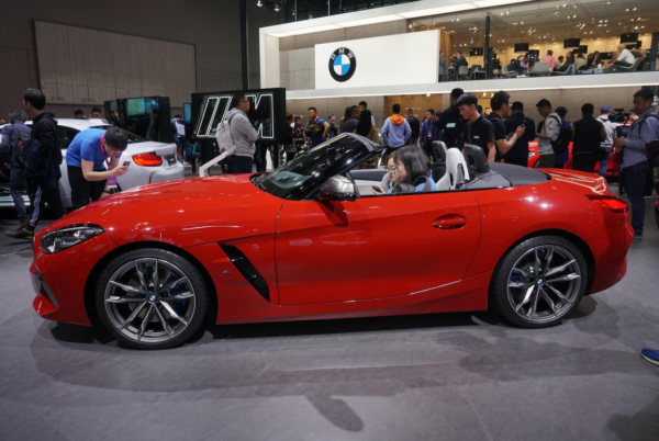 一腳油門340匹馬力，破百僅需4.5秒，寶馬Z4詮釋敞篷小跑的樂趣