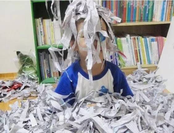 孩子撕書要不要管?2歲半是界限,年齡不同處理“撕書”方式不同 孩子撕書要不要管?2歲半是界限,年齡不同處理“撕書”方式不同