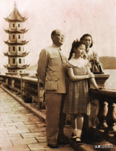 趙爾陸：最不願穿“上將軍服”！拍照後衣服收起來，很多人不理解