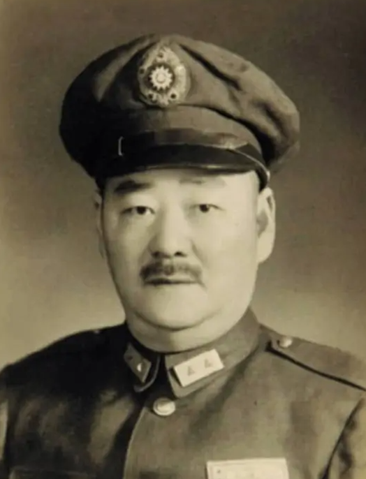 拖累杜聿明！害死黃百韜！氣慘王耀武！劉峙真是“共軍臥底”嗎？