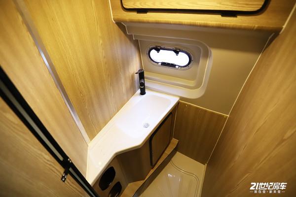 這幾款福特房車帶升頂功能，獨立衛浴和大水電配置，比寶馬3便宜