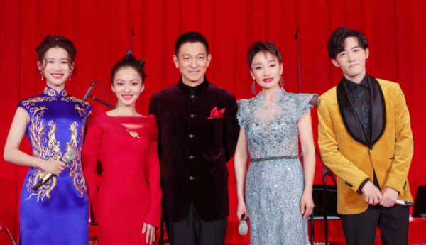 27位明星的跨年，有人翻車，有人悶聲幹了件大事上了《新聞聯播》