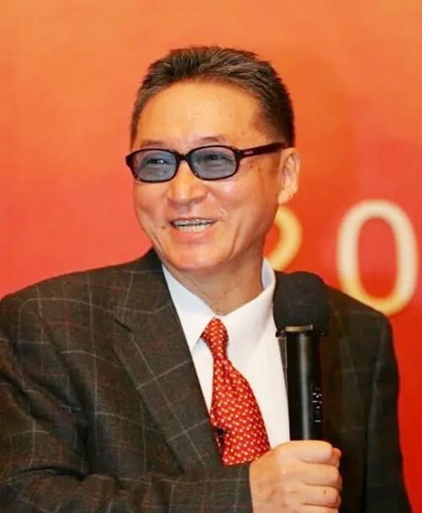 92年李敖與王小屯結婚，拜見年齡比自己還小的岳父母：深深鞠一躬