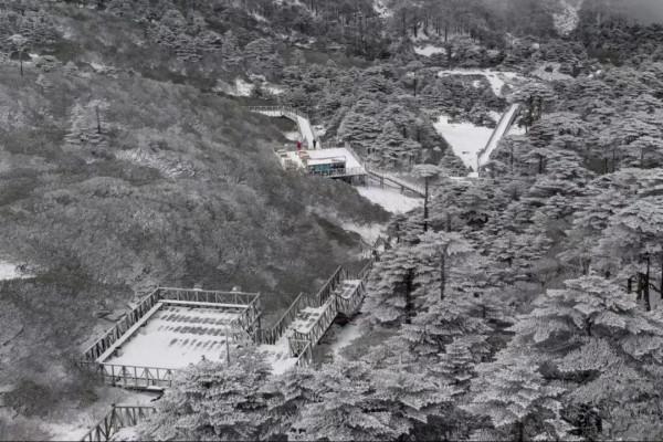 一夜之間 大理蒼山白雪茫茫