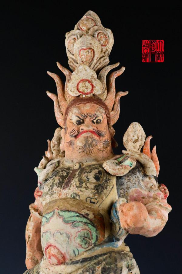唐代彩繪天王俑賞析