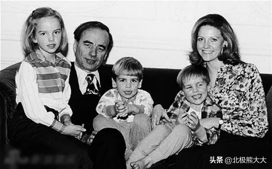 交際女王鄧文迪的“社交手段” 交際女王鄧文迪的“社交手段”