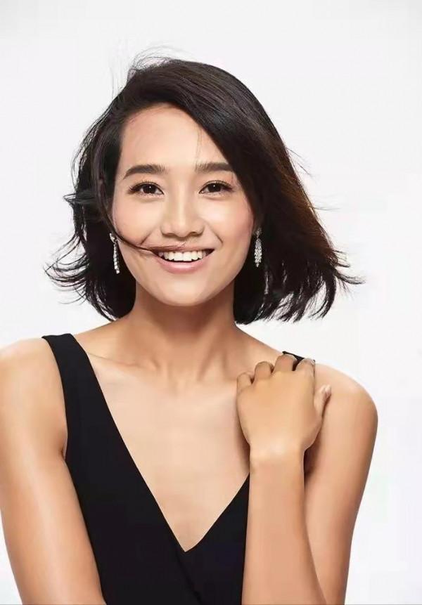 知名主持人朱丹：兩段婚姻兩個孩子，在卑微中幸福