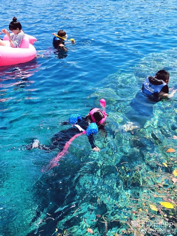 還記得《放開我北鼻》裡的小蔥花嗎？她現在長這樣