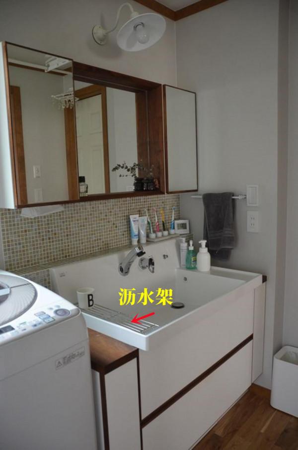 我怎麼沒想過：廚房水槽能裝瀝水架，洗漱臺為什麼不也裝一個？