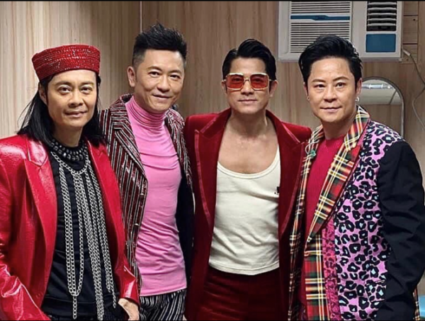 54歲周慧敏挽腰林子祥合影，明星大腕齊聚太豪華，全穿紅衣好喜慶