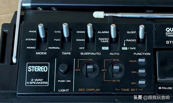 三洋 於1979年推出M9990行動式收音機、錄音機