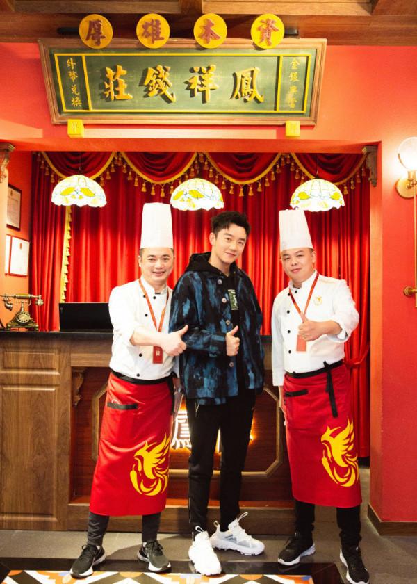 關曉彤代言奶茶店引維權，加盟商曝品牌虛假宣傳，求明星給說法