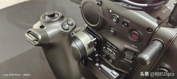 大疆首款全幅影片機DJI Ronin 4D真機實物上手