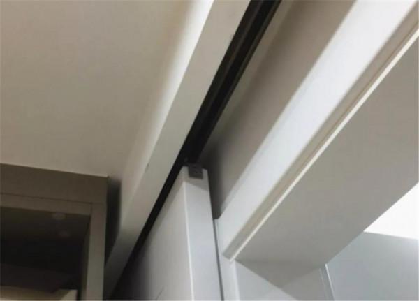 廚房推拉門用吊軌還是地軌?過來人表示:耐用選後者,美觀選前者 廚房推拉門用吊軌還是地軌?過來人表示:耐用選後者,美觀選前者