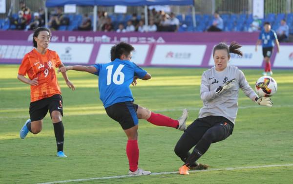 20歲的“黑妹”閃耀全場 她的目標是“像霜姐那樣” 20歲的“黑妹”閃耀全場 她的目標是“像霜姐那樣”