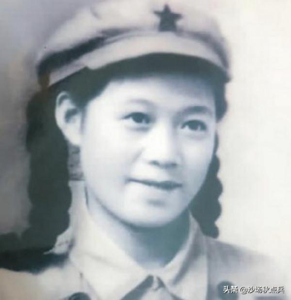 黃繼光犧牲四天後，衛生員王蘭搶回了遺體，給他換軍裝又用了三天