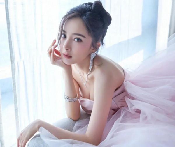 女星穿上粉色禮服後,有的甜美有的溫柔,哪一位是你的白月光? 女星穿上粉色禮服後,有的甜美有的溫柔,哪一位是你的白月光?