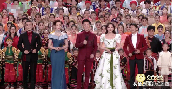 春晚時尚：馬凡舒驚豔登場，趙麗穎俏皮，鄧超被喊話代言海瀾之家