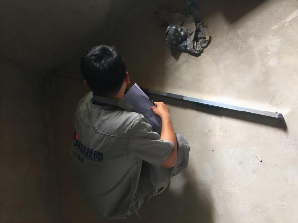 房子到手後別高興太早，毛坯房處處是坑，專業師傅直播驗房全過程