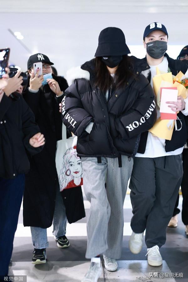 張小斐獲金雞獎最佳女主角後現身 穿黑色羽絨服休閒低調 張小斐獲金雞獎最佳女主角後現身 穿黑色羽絨服休閒低調