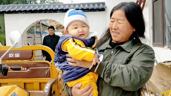 假如我是大衣哥,我會七問陳亞楠:結婚不到半年為何要賣掉婚房 假如我是大衣哥,我會七問陳亞楠:結婚不到半年為何要賣掉婚房