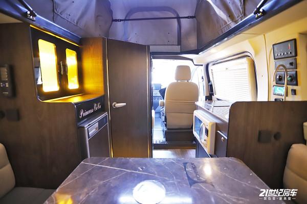 這幾款福特房車帶升頂功能，獨立衛浴和大水電配置，比寶馬3便宜