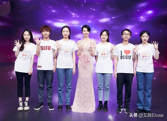 瘦也是優勢!車曉短髮穿風衣配吹風機氣場全開,那眼神好絕一女的 瘦也是優勢!車曉短髮穿風衣配吹風機氣場全開,那眼神好絕一女的