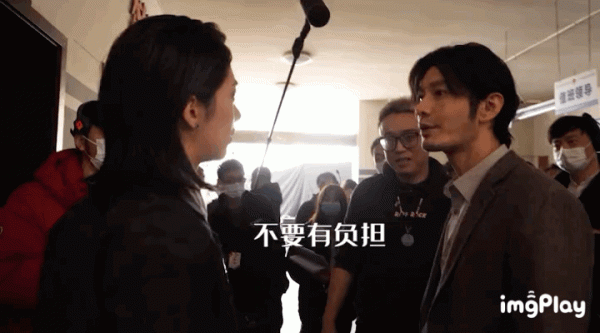 95後小花大軍來襲，和鹿晗白敬亭搭戲資源超好？但誰能火可不一定