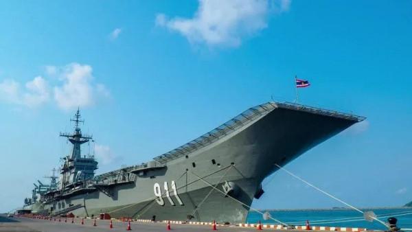 &OpenCurlyDoubleQuote;差克里&CenterDot;納呂貝特&rdquo;號航空母艦圖集（70圖）