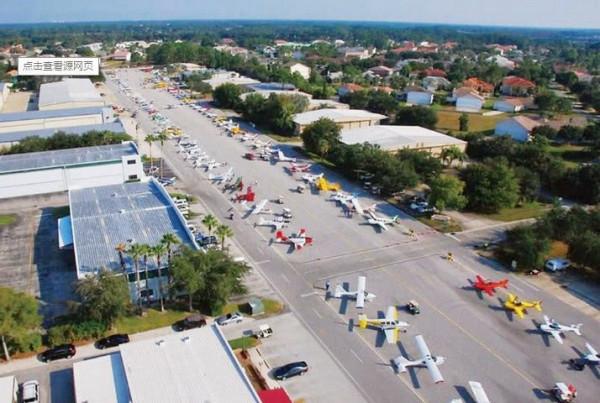 世界最土豪小鎮“飛機村”：每家都有私人飛機，村民開飛機買菜