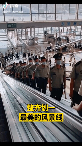 “複製貼上”的兵哥哥，無需標榜的風景線