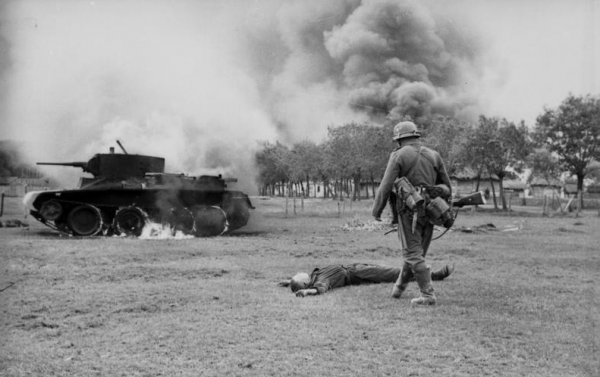 蘇聯元帥庫利克，視察前線卻被擊落，迫降後又掉進包圍圈