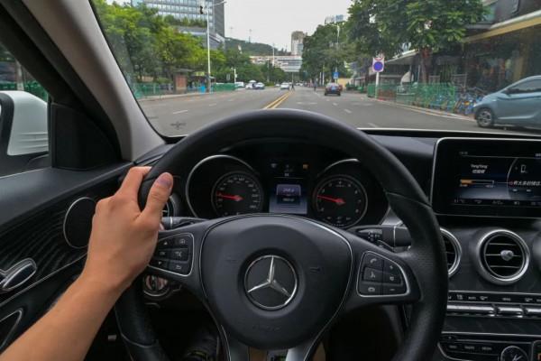 賓士 C200:4年車齡新C旅,優雅美麗5折售 賓士 C200:4年車齡新C旅,優雅美麗5折售