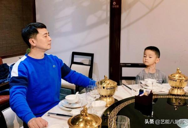 保劍鋒：站隊被罵9年，為46歲妻子停工2年，不紅背後的經歷太唏噓