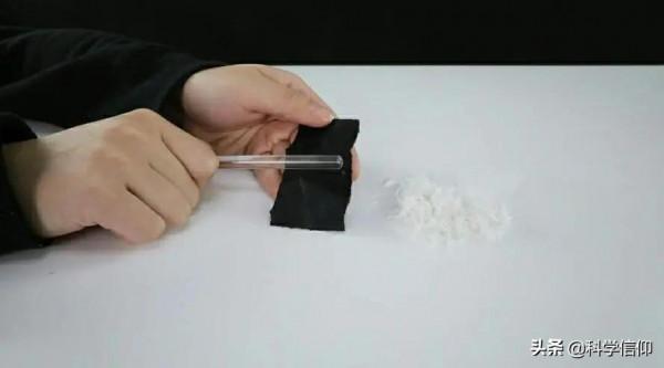 為何氣球蹭一蹭就能貼牆上?因為有了電,電是怎麼來的? 為何氣球蹭一蹭就能貼牆上?因為有了電,電是怎麼來的?