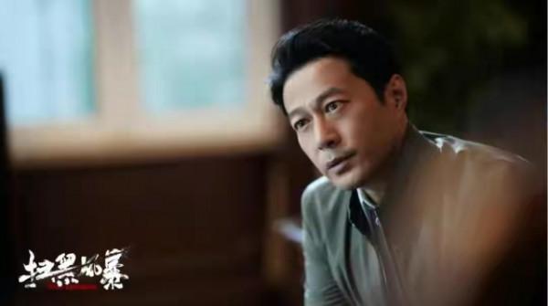 《掃黑風暴》譚凱：未學表演，為單身老媽回家鄉，48歲不強求愛情