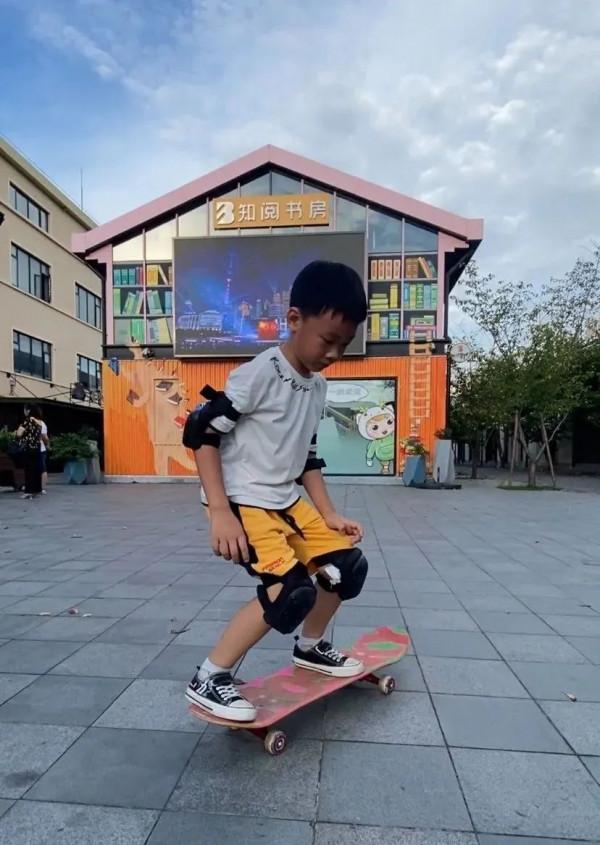 “閱悅章”“跳跳章”“呼呼章”……靜安“健康寶貝”就這樣誕生啦→