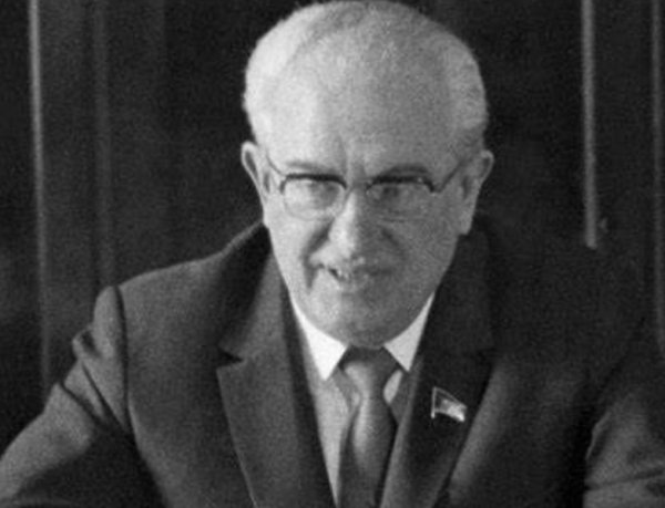 勃列日涅夫逝世，我方是否要參加葬禮？鄧公用一妙招緩和中蘇關係